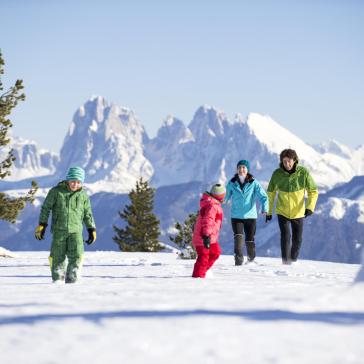 familie-winterwandern-villanderer-alm-c-tvb-eisacktal-alex-filz-1