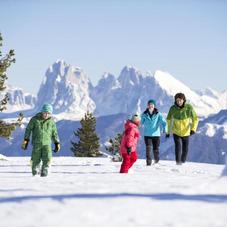 familie-winterwandern-villanderer-alm-c-tvb-eisacktal-alex-filz-1